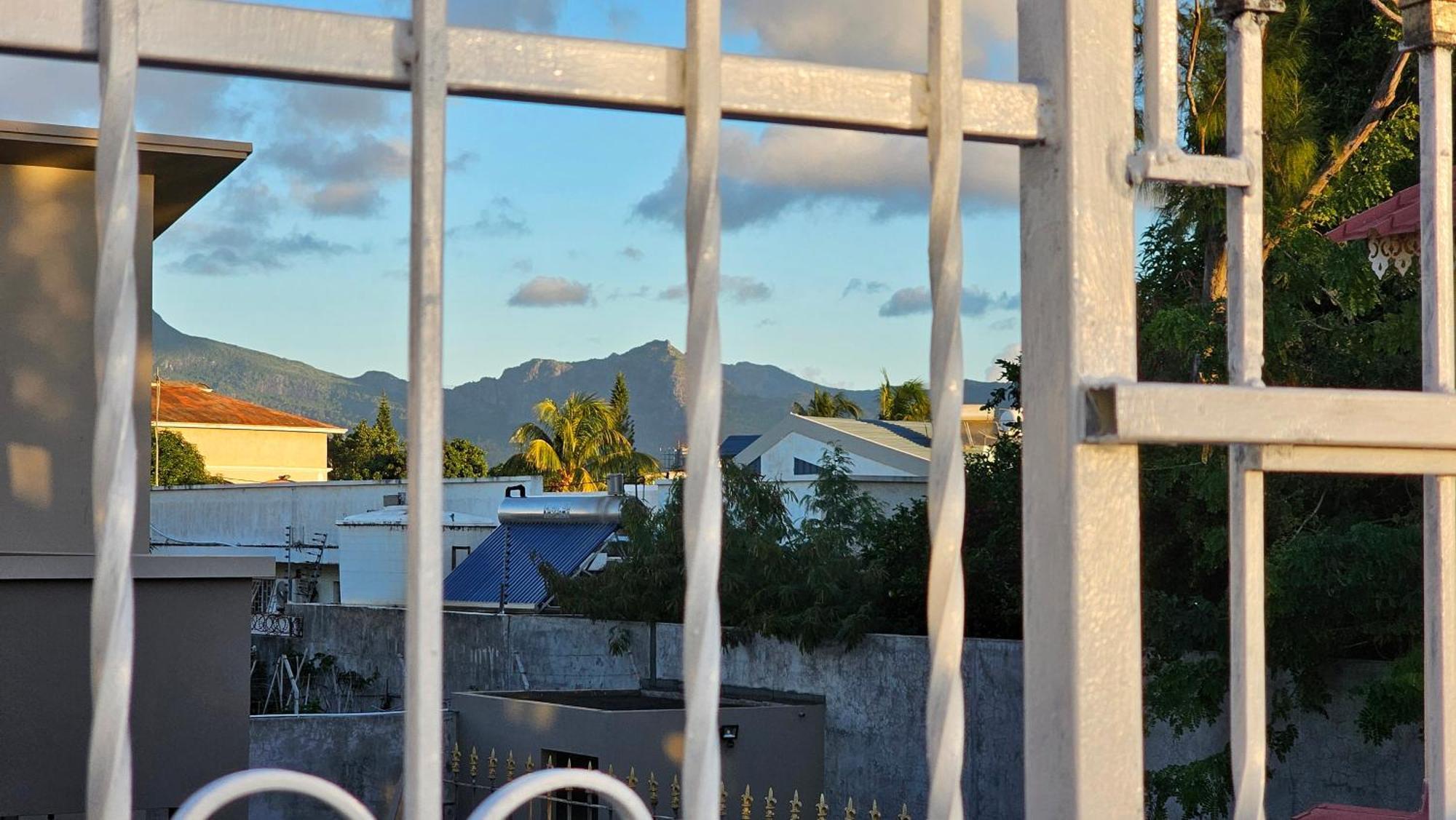 R Garden Villa Au Calme De Baie Du Tombeau, Appartement Familiale De 3 Chambres Et Cuisine المظهر الخارجي الصورة