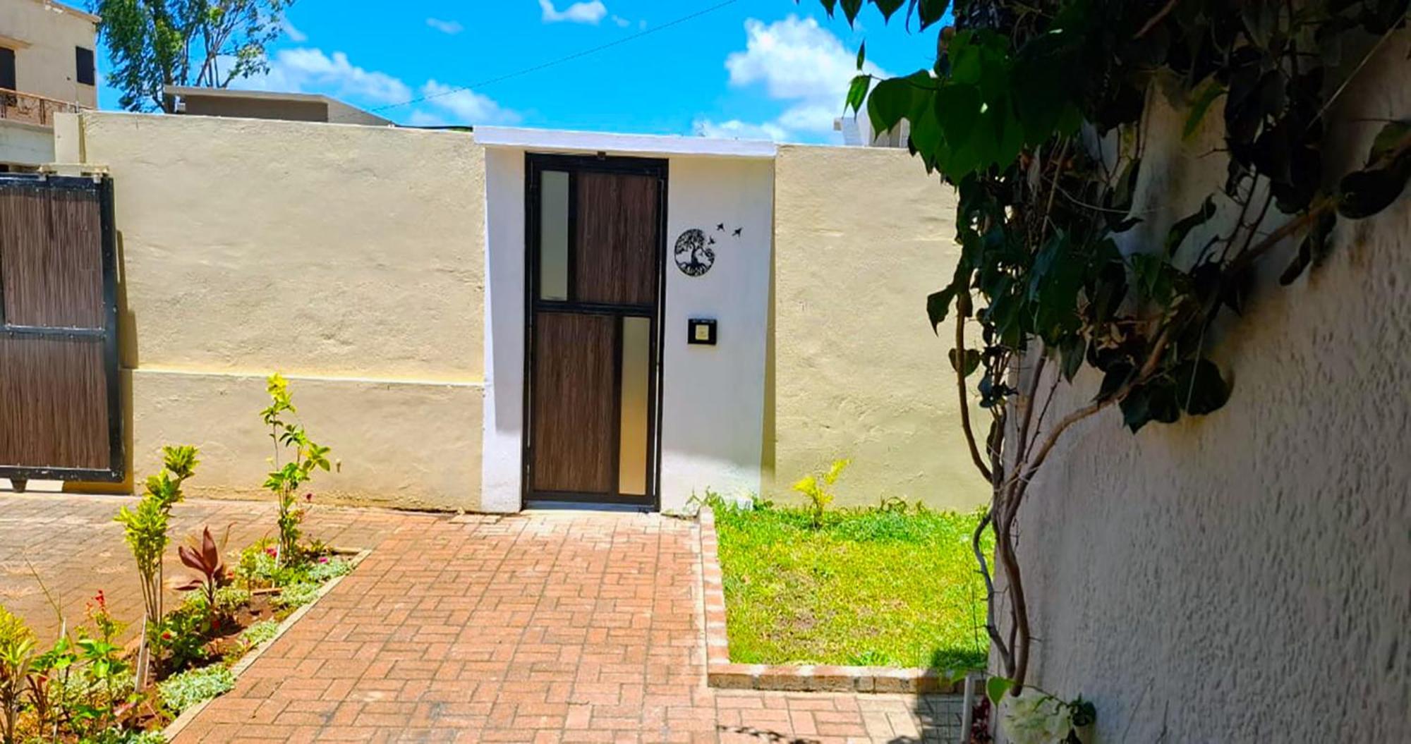 R Garden Villa Au Calme De Baie Du Tombeau, Appartement Familiale De 3 Chambres Et Cuisine المظهر الخارجي الصورة
